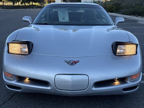 Used 2001 Chevrolet Corvette Coupe w/ Preferred Equipment Group1 image 15