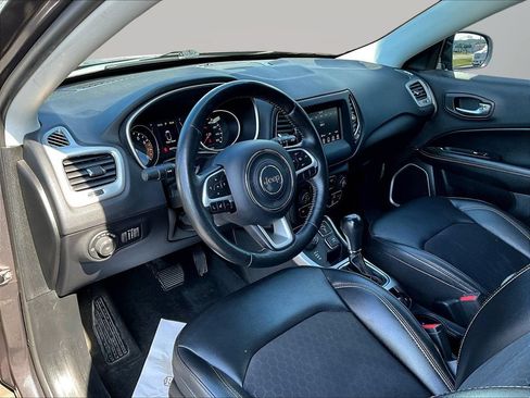 Used 2019 Jeep Compass Latitude w/ Cold Weather Group AWD/4WD image 17