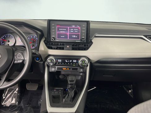 Used 2020 Toyota RAV4 XLE w/ Convenience Package FWD image 23