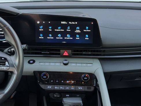 Used 2025 Hyundai Elantra Limited image 18