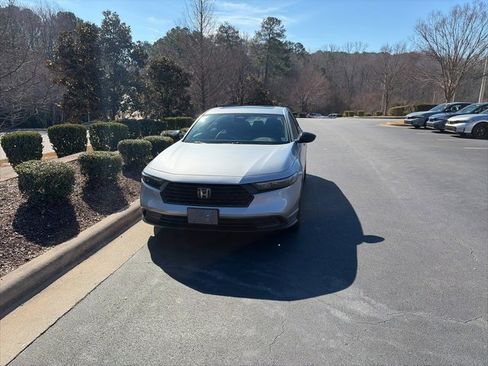 Used 2023 Honda Accord Sport image 8