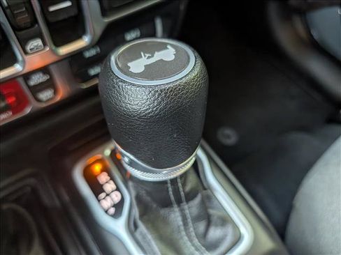 Used 2025 Jeep Wrangler Unlimited Rubicon AWD/4WD image 33