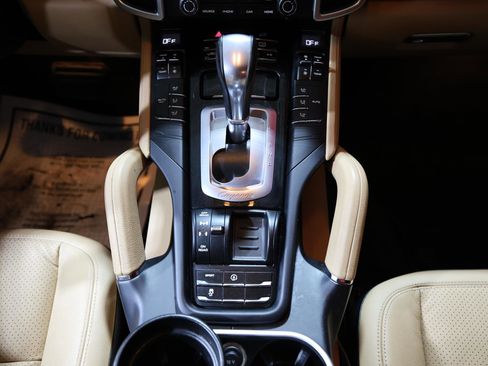 Used 2017 Porsche Cayenne image 22
