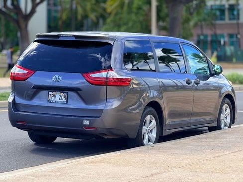 Used 2019 Toyota Sienna L image 5