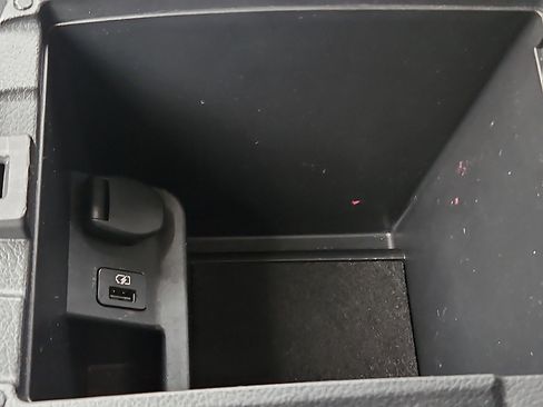 Certified 2019 Nissan Rogue S image 23