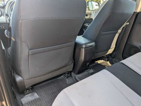 Used 2017 Toyota RAV4 XLE AWD/4WD image 18