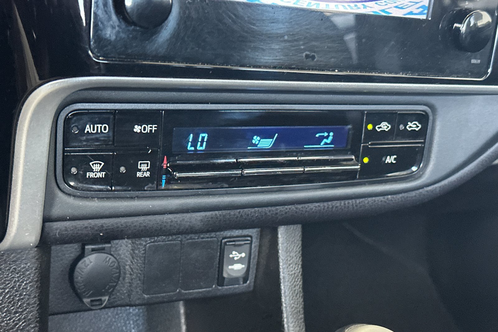 Used 2017 Toyota Corolla LE FWD image 19