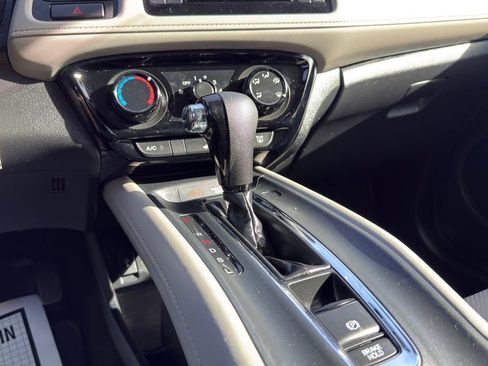 Used 2016 Honda HR-V LX image 32