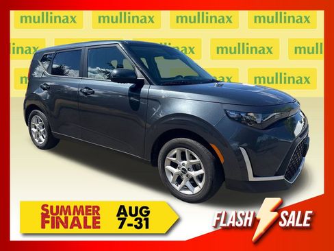 Used 2023 Kia Soul LX w/ LX Technology Package FWD image 1