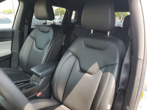 Used 2025 Jeep Compass Limited AWD/4WD image 3