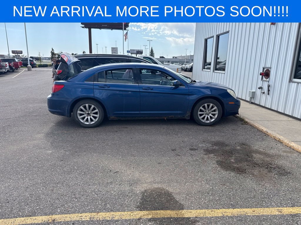 Used 2010 Chrysler Sebring Limited FWD image 5