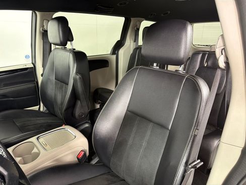 Used 2019 Dodge Grand Caravan SXT FWD image 8