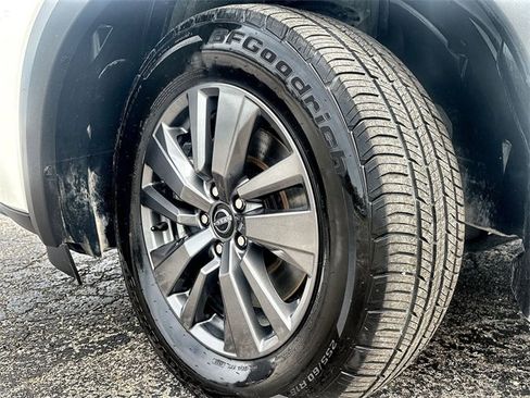 Certified 2022 Nissan Pathfinder SV image 10