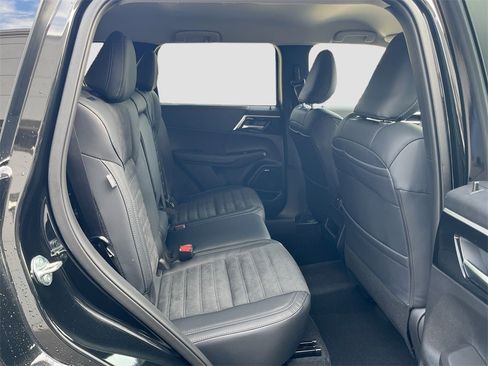 New 2025 Mitsubishi Outlander SE image 31