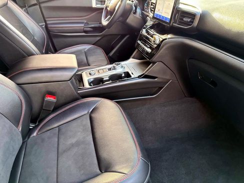 Used 2024 Ford Explorer ST-Line w/ Class IV Trailer Tow Package image 9