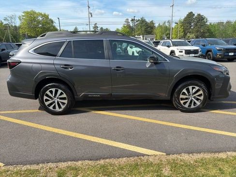 Used 2025 Subaru Outback Premium AWD/4WD image 4