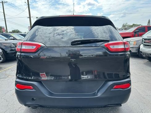 Used 2016 Jeep Cherokee Sport FWD image 6