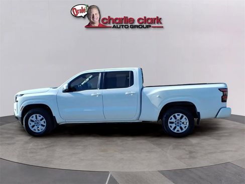 Used 2022 Nissan Frontier SV w/ Technology Package image 2