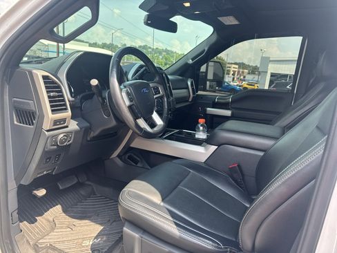 Used 2022 Ford F250 Lariat w/ Lariat Ultimate Package AWD/4WD image 9