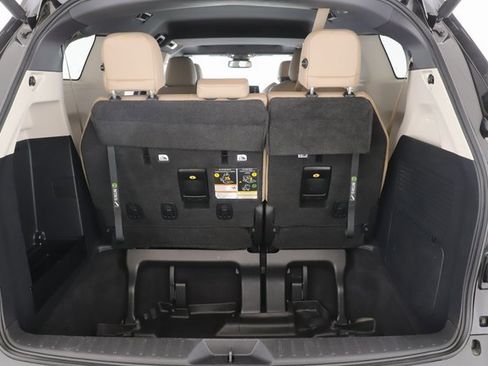 Used 2022 Toyota Sienna XLE image 29