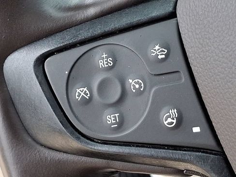 Used 2018 GMC Acadia Denali w/ Technology Package FWD image 22