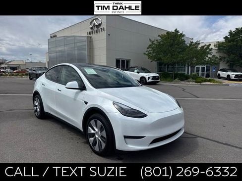 Used 2024 Tesla Model Y Long Range AWD/4WD image 1