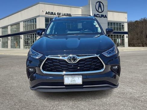 Used 2023 Toyota Highlander Limited AWD/4WD image 2