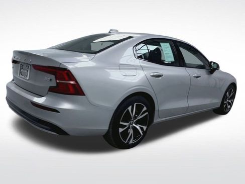 Used 2025 Volvo S60 B5 Core image 8