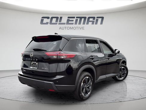 Used 2024 Nissan Rogue SV image 5
