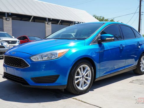 Used 2015 Ford Focus SE image 3