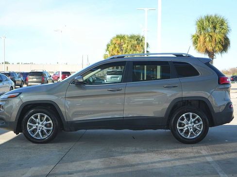 Used 2017 Jeep Cherokee Latitude w/ Comfort & Sound Group image 3