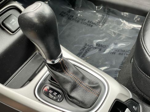 Used 2018 Jeep Compass Latitude FWD image 28