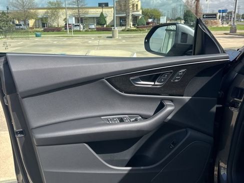 Used 2025 Audi Q8 Premium w/ Black Optic Package image 7