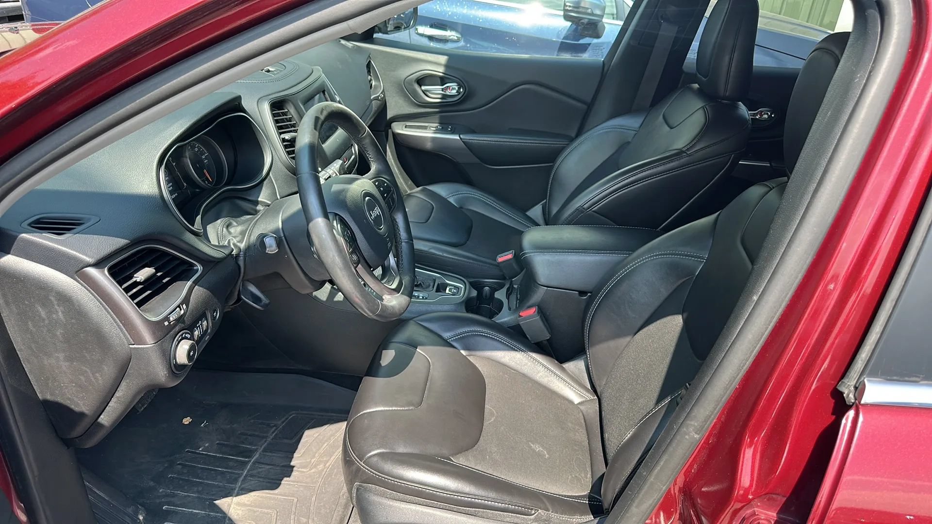 Used 2019 Jeep Cherokee Latitude Plus w/ Comfort/Convenience Group AWD/4WD image 5