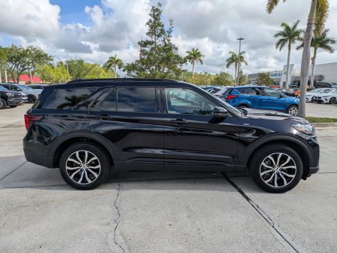 Certified 2025 Ford Explorer ST-Line AWD/4WD image 3