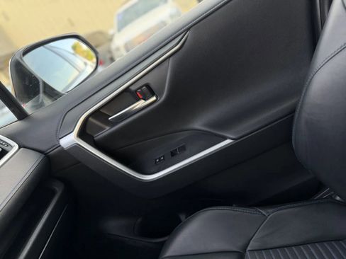 Used 2020 Toyota RAV4 XSE AWD/4WD image 38