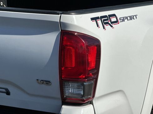 Used 2016 Toyota Tacoma TRD Sport image 24