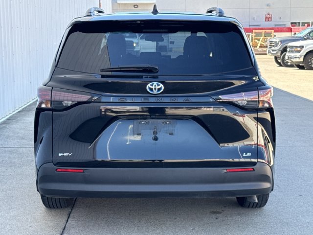 Used 2025 Toyota Sienna LE FWD image 5