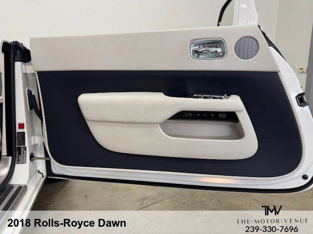 Used 2018 Rolls-Royce Dawn RWD image 24