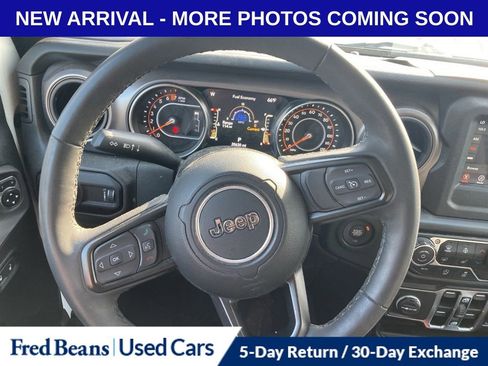 Used 2023 Jeep Gladiator Willys image 11