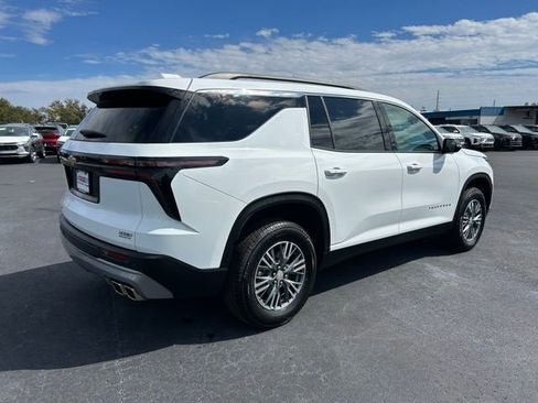 Certified 2025 Chevrolet Traverse LT image 6