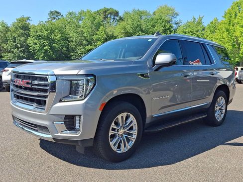 Used 2024 GMC Yukon SLT w/ SLT Luxury Package AWD/4WD image 3