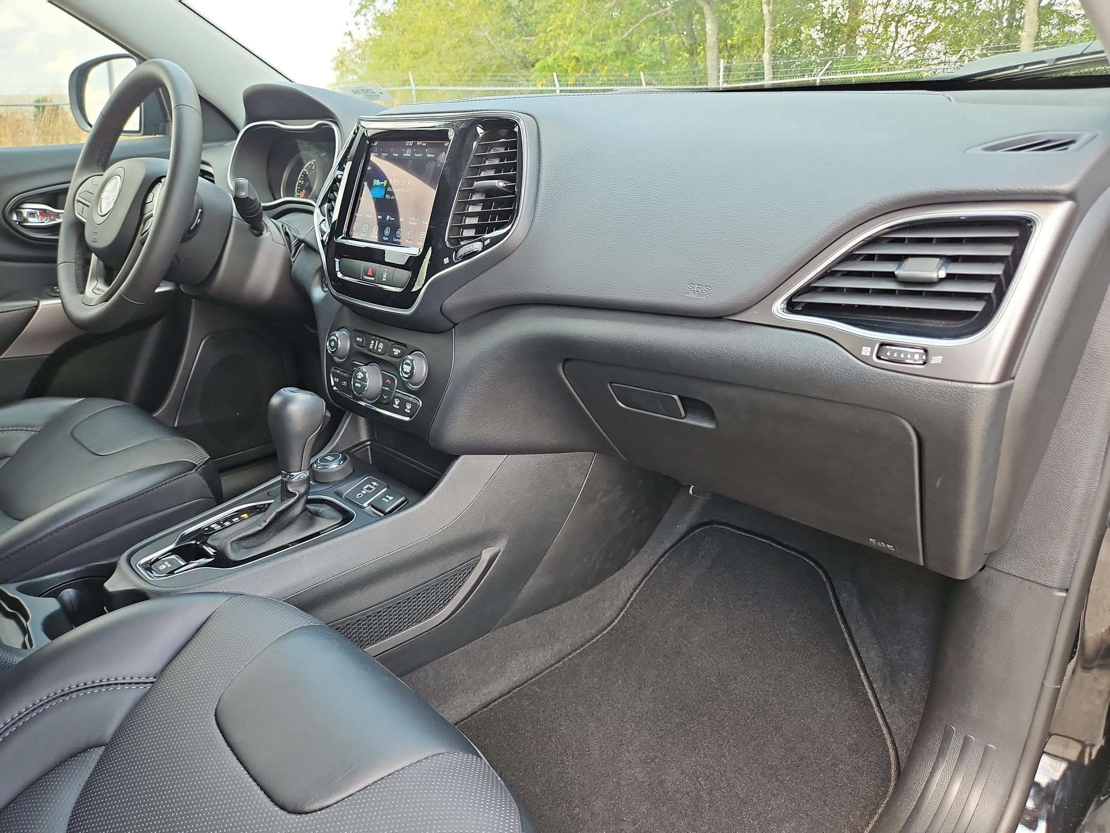 Used 2022 Jeep Cherokee Limited AWD/4WD image 28