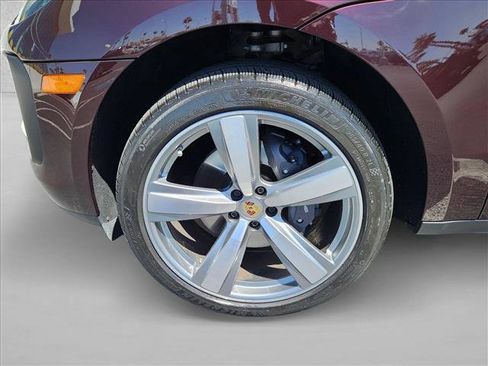 Used 2024 Porsche Macan AWD/4WD image 24