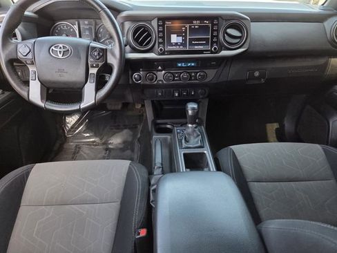 Used 2022 Toyota Tacoma TRD Off-Road AWD/4WD image 8