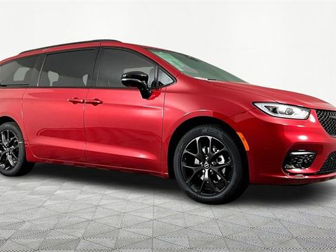 New 2026 Chrysler Pacifica Select w/ S Appearance Package image 3