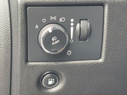 Used 2017 Jeep Grand Cherokee Overland w/ Jeep Active Safety Group AWD/4WD image 22