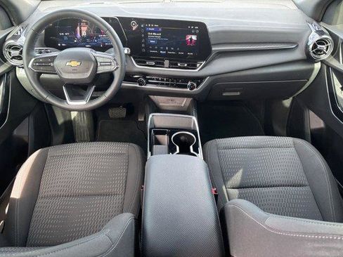 Used 2025 Chevrolet Equinox LT image 18