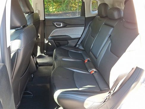 Used 2022 Jeep Compass Latitude image 10