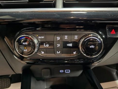 Used 2024 Chevrolet Trax RS FWD image 39